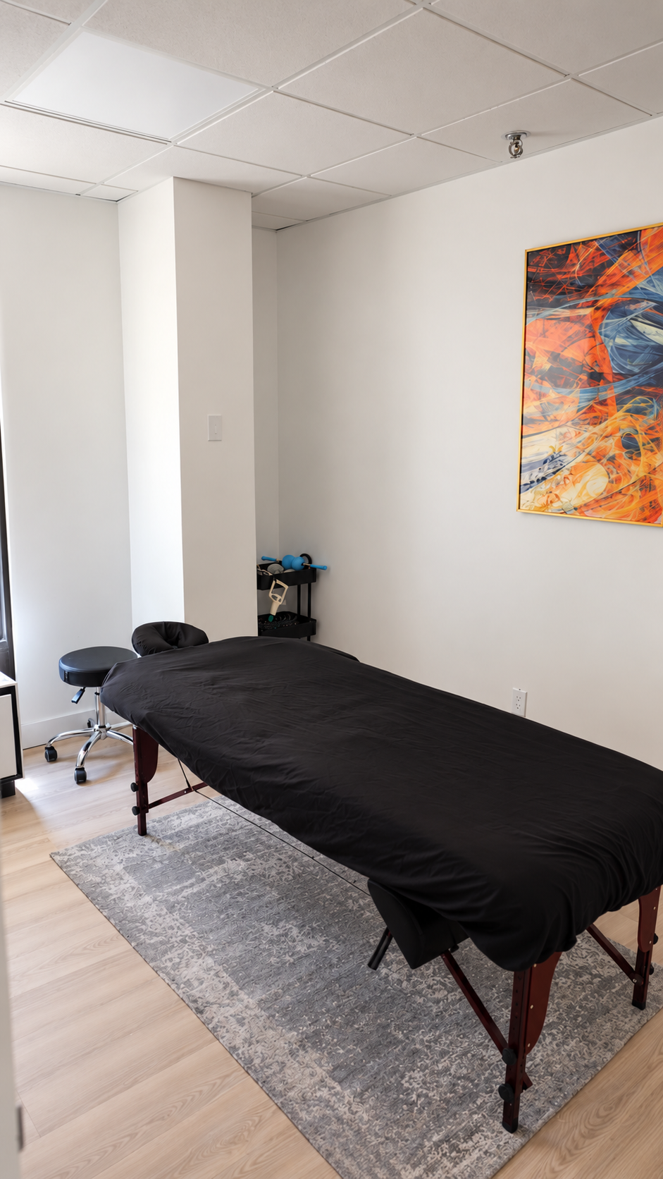 Treatment room at Flux Thérapeutique clinic in Montreal